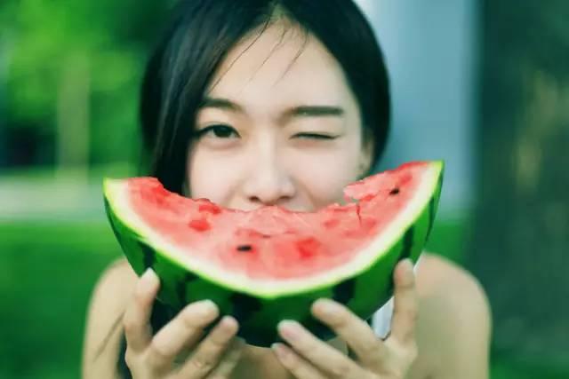 娱乐吃瓜酱还伞